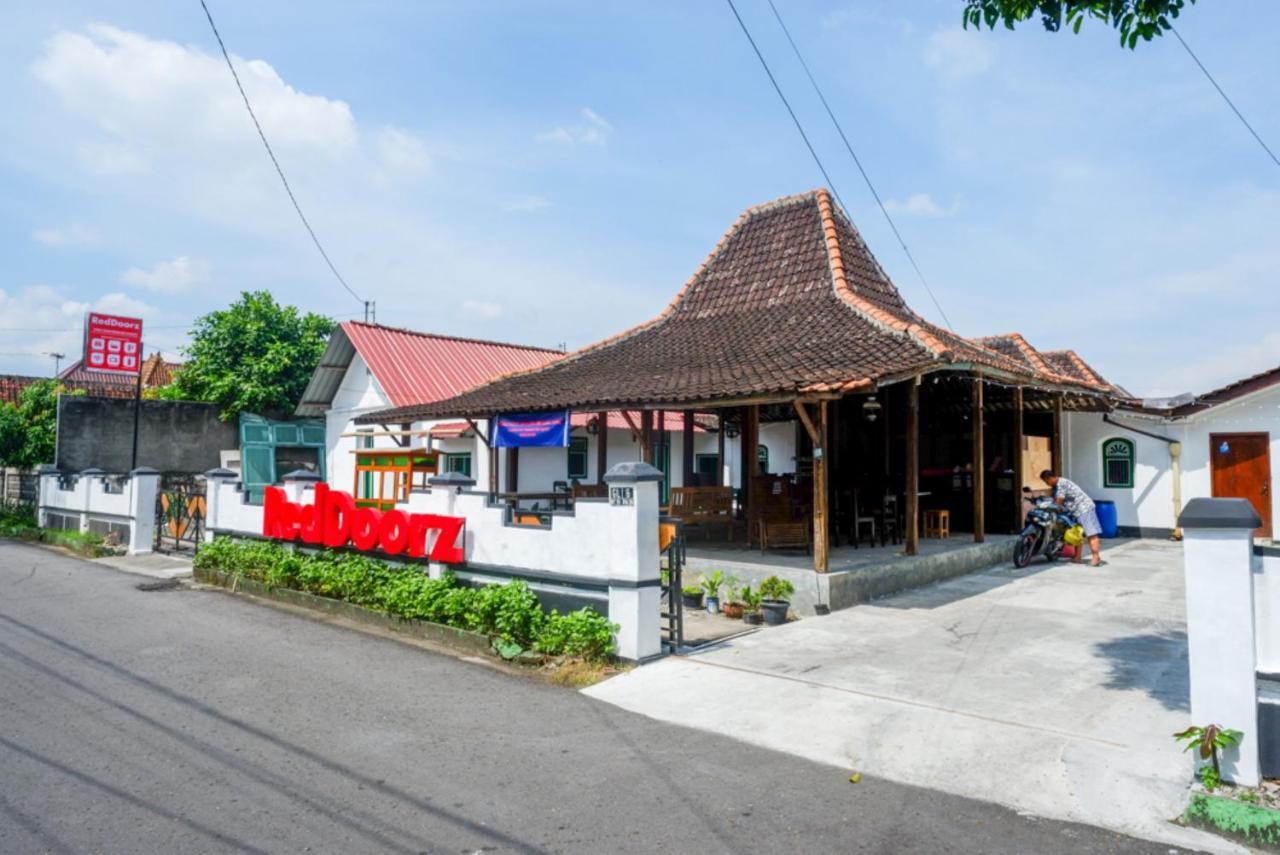 Reddoorz Syariah @ Ndalem Kembang Sore Yogyakarta Esterno foto